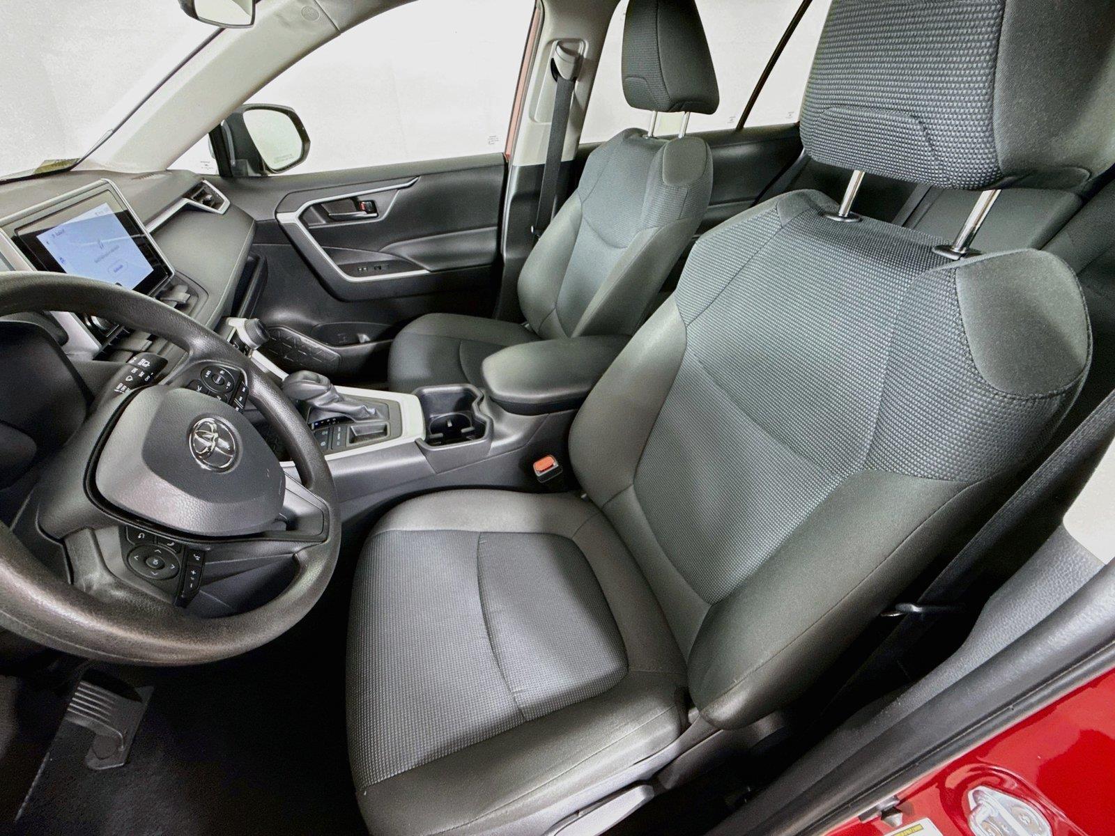2025 Toyota RAV4 photo 9