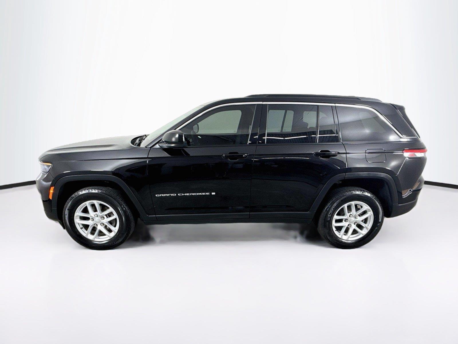 2025 Jeep Grand Cherokee photo 2