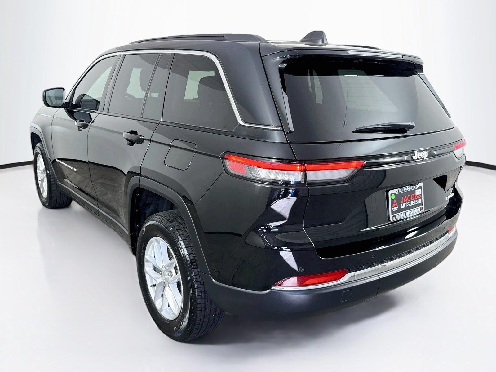 2025 Jeep Grand Cherokee photo 3