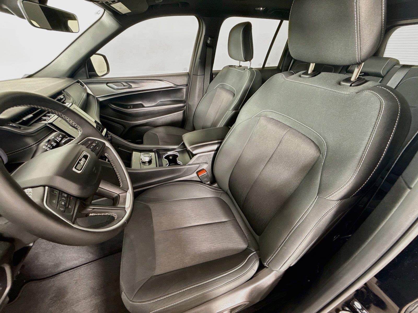 2025 Jeep Grand Cherokee photo 11