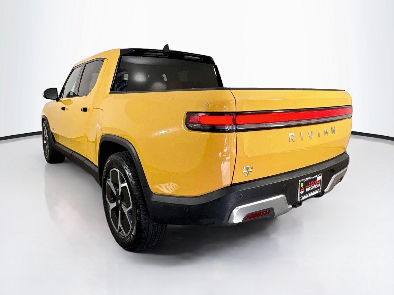 2023 Rivian R1T photo 3