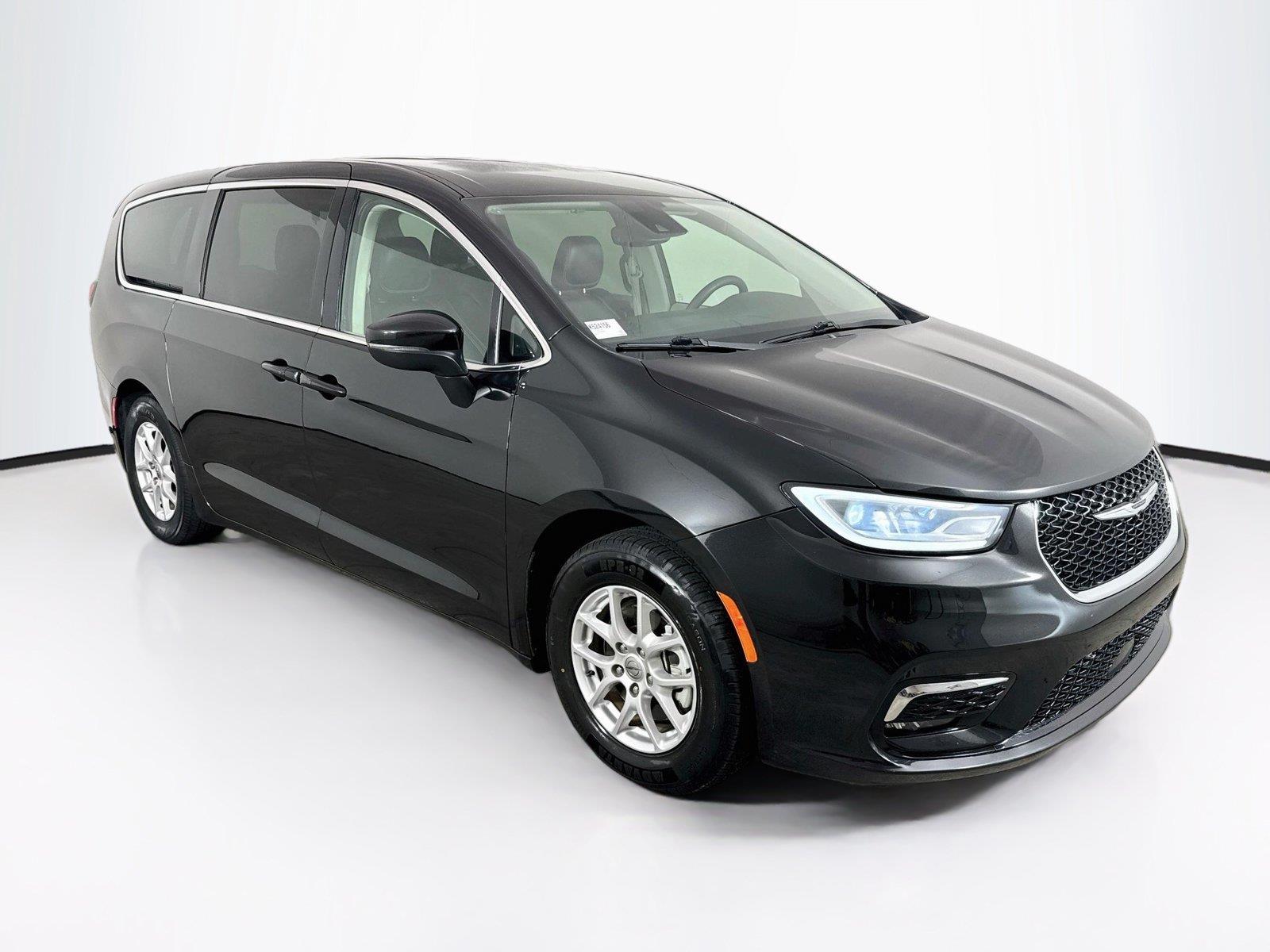 2023 Chrysler Pacifica photo 8