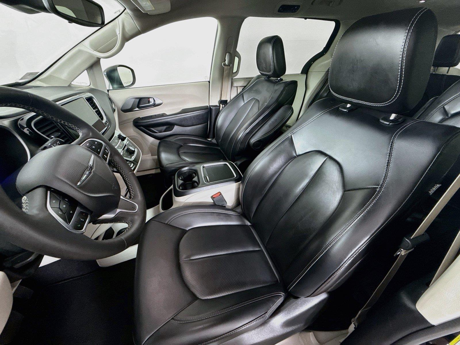 2023 Chrysler Pacifica photo 11