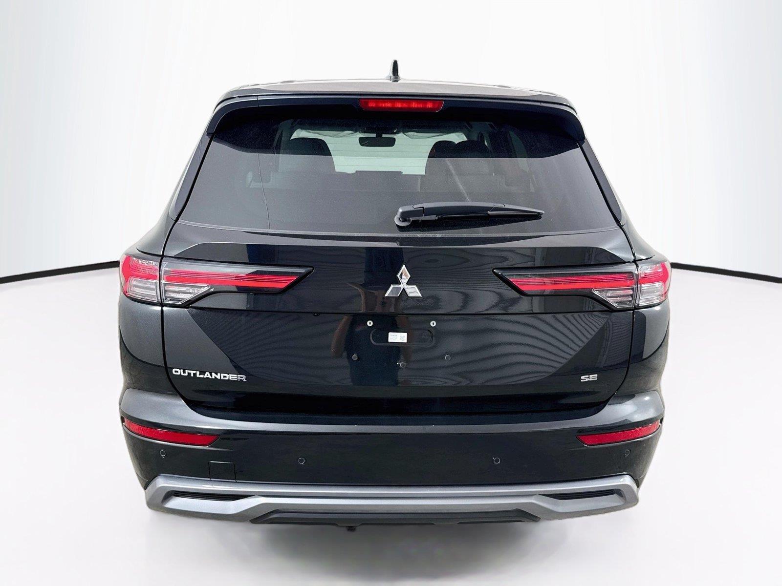 2026 Mitsubishi Outlander photo 4