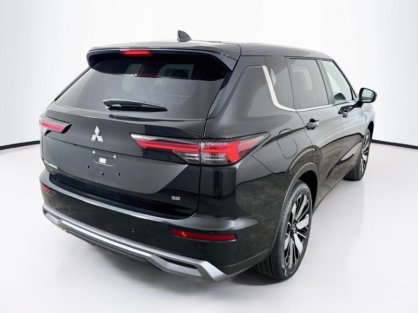 2026 Mitsubishi Outlander photo 5