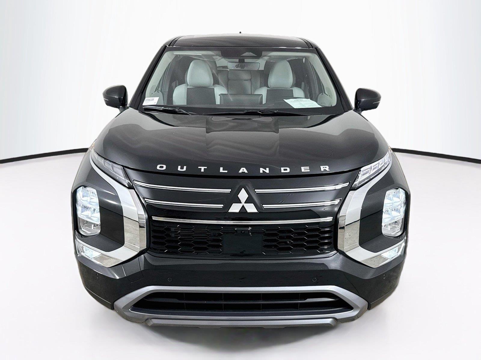 2026 Mitsubishi Outlander photo 8