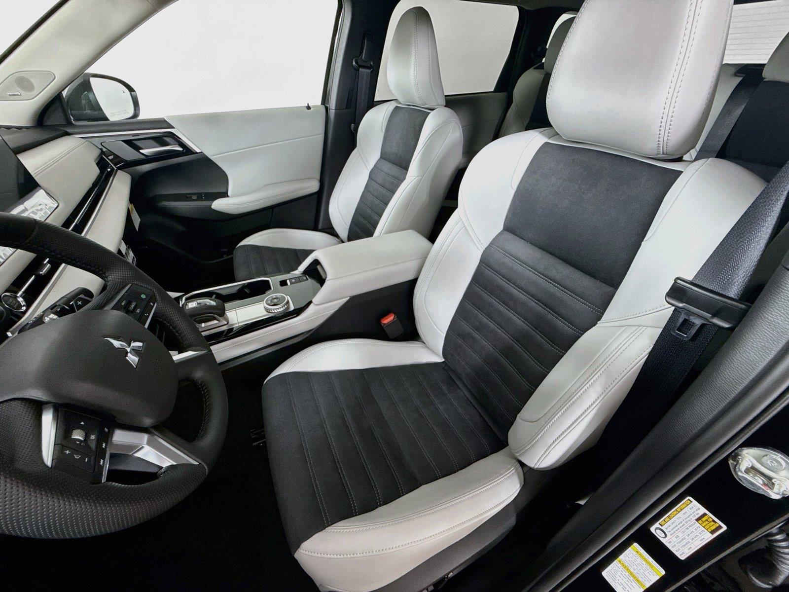 2026 Mitsubishi Outlander photo 9