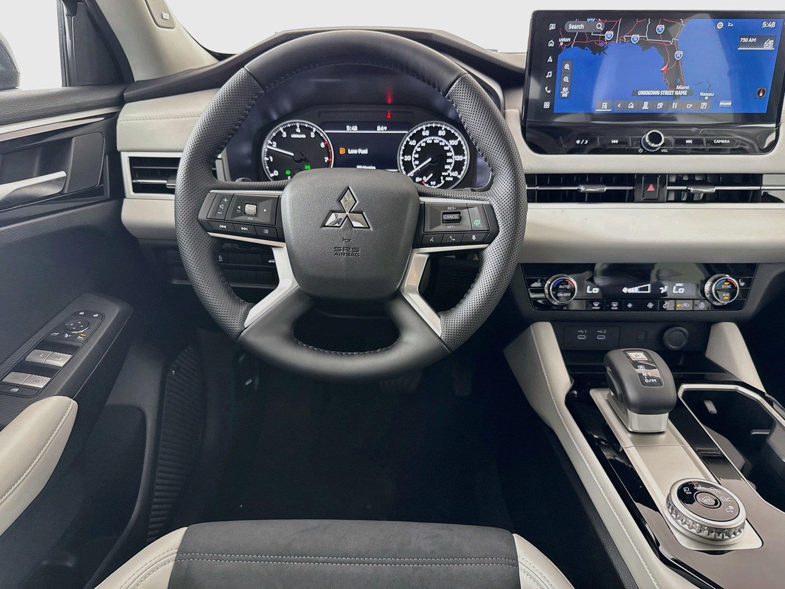 2026 Mitsubishi Outlander photo 10