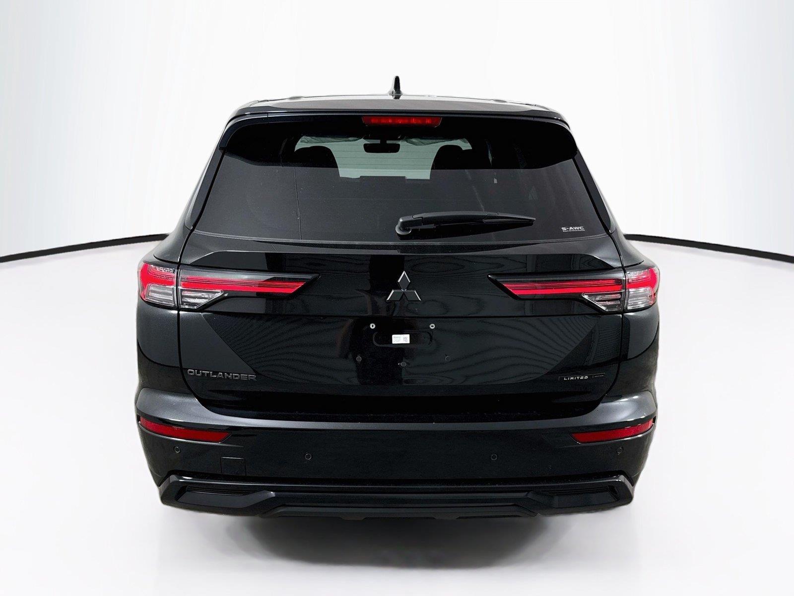 2026 Mitsubishi Outlander photo 4