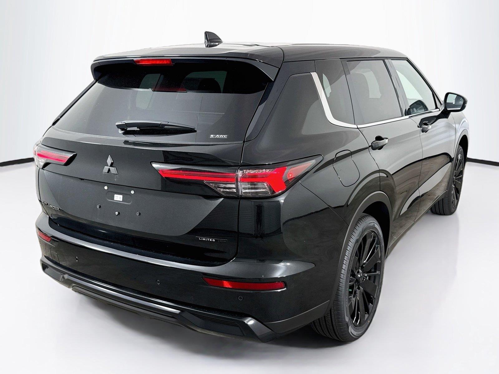 2026 Mitsubishi Outlander photo 5