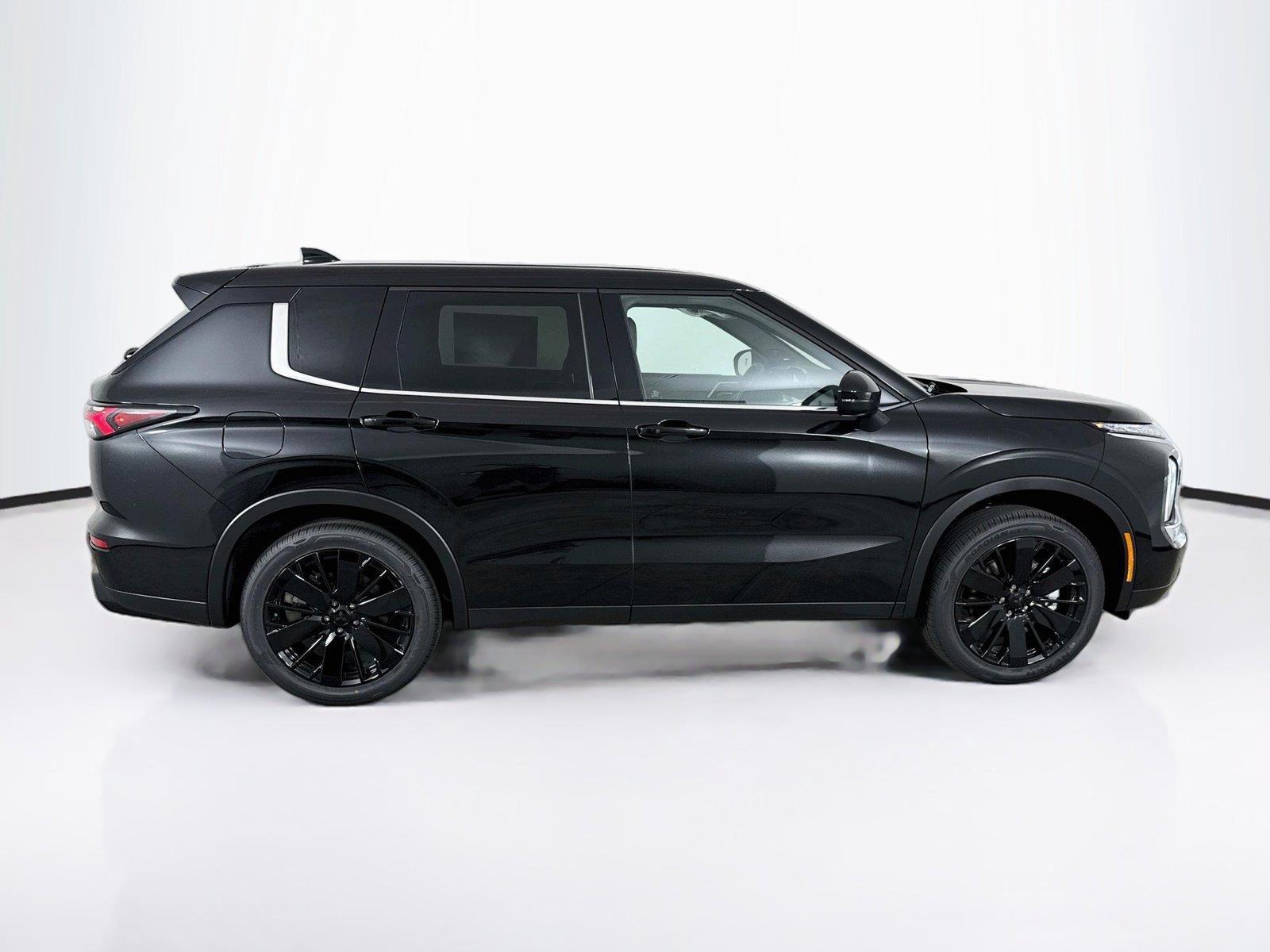 2026 Mitsubishi Outlander photo 6