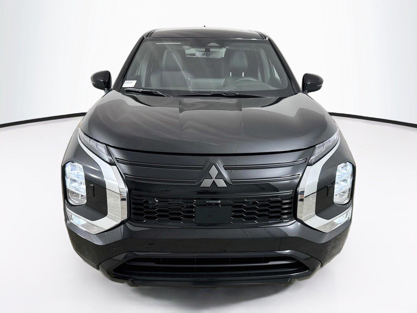 2026 Mitsubishi Outlander photo 8