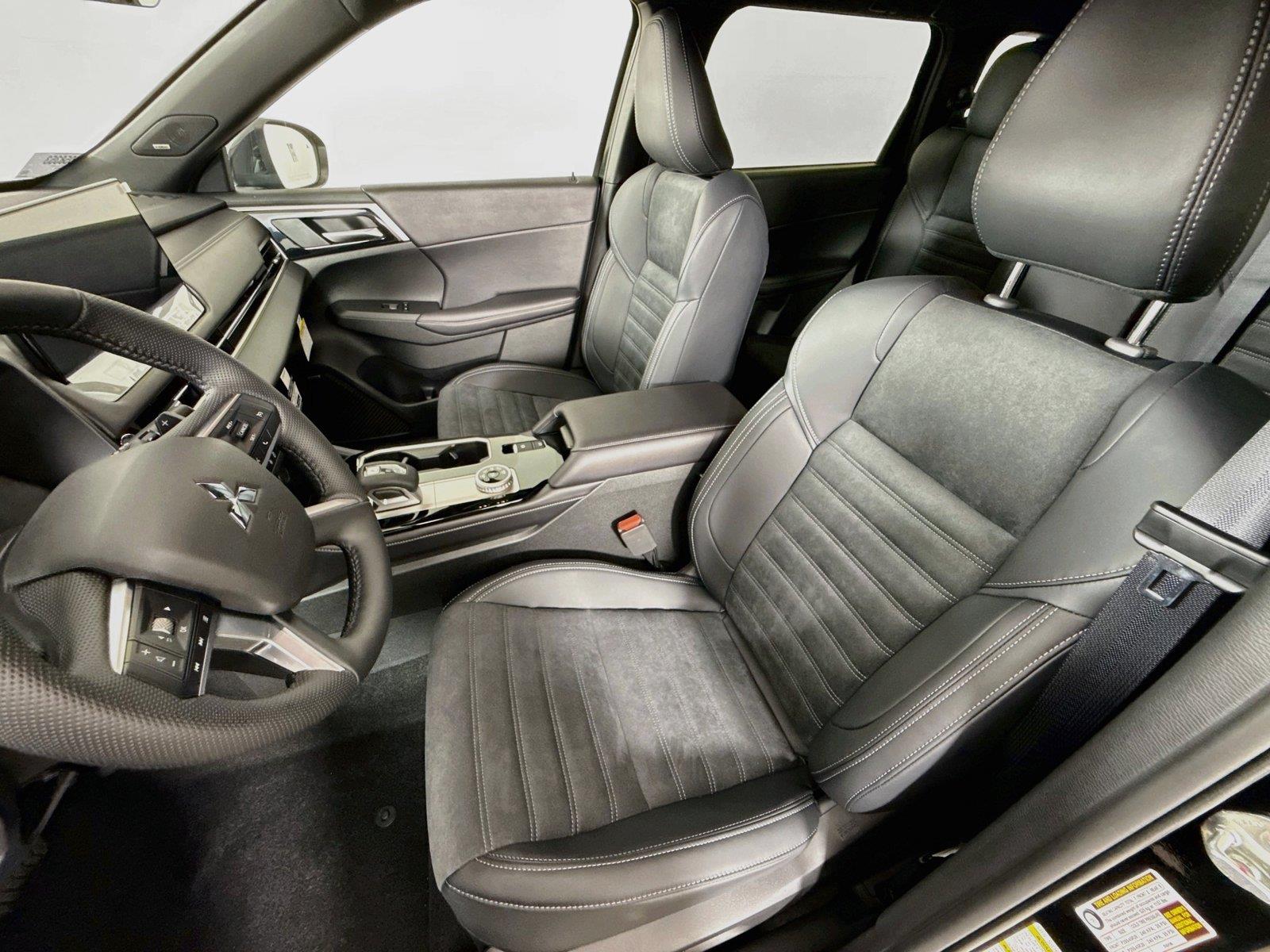 2026 Mitsubishi Outlander photo 9