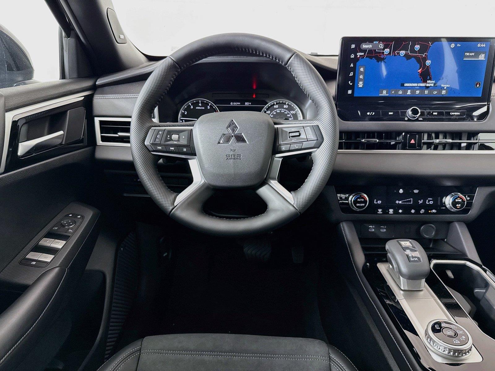 2026 Mitsubishi Outlander photo 10