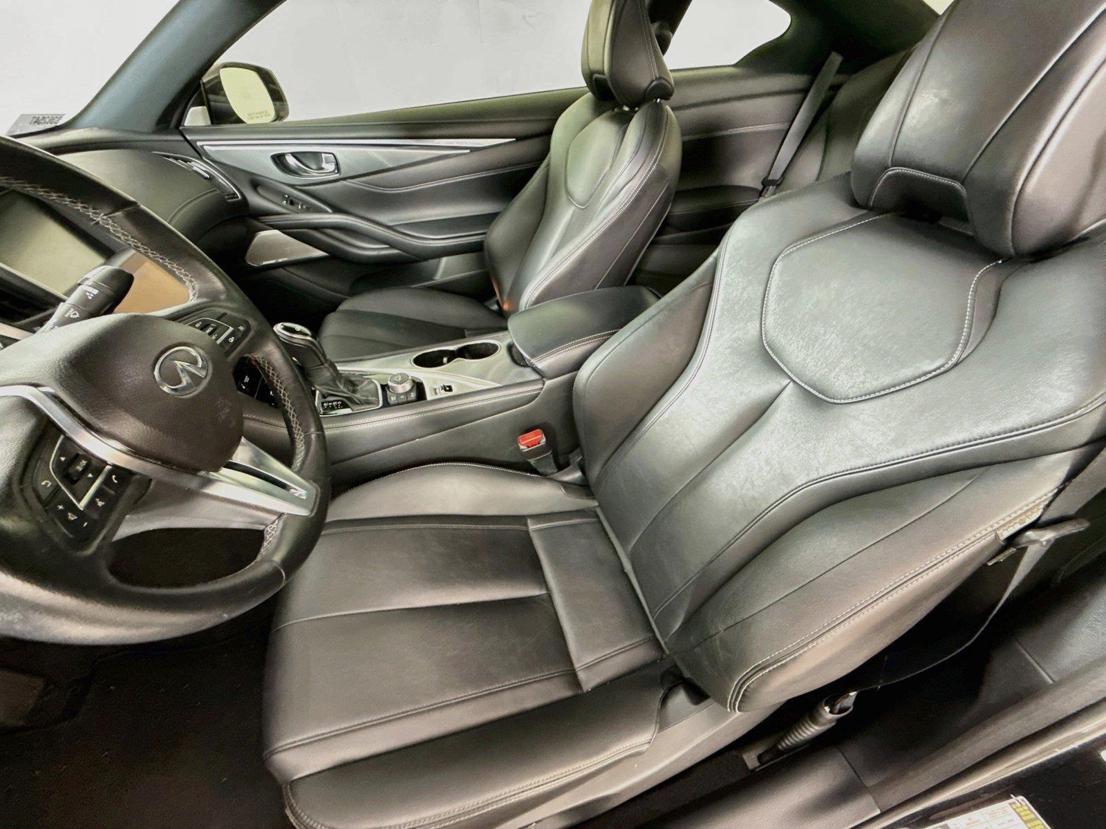 2017 INFINITI Q60 photo 9
