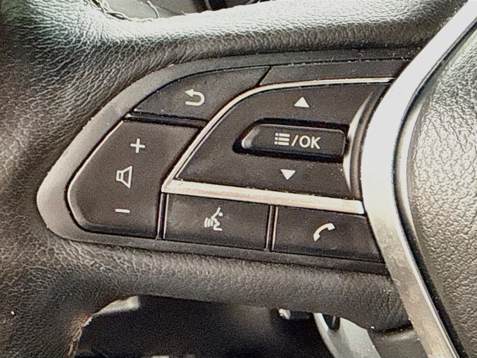 2017 INFINITI Q60 photo 11