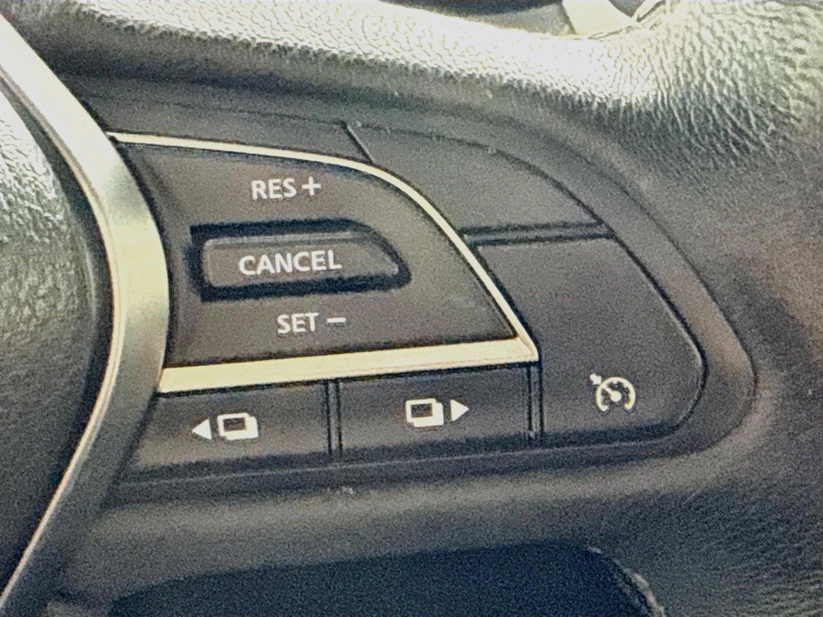 2017 INFINITI Q60 photo 12
