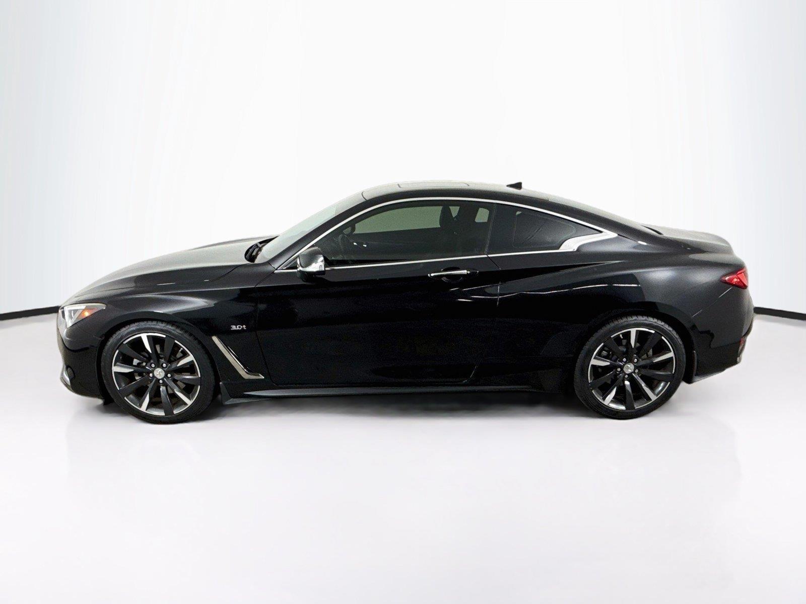 2017 INFINITI Q60 photo 2