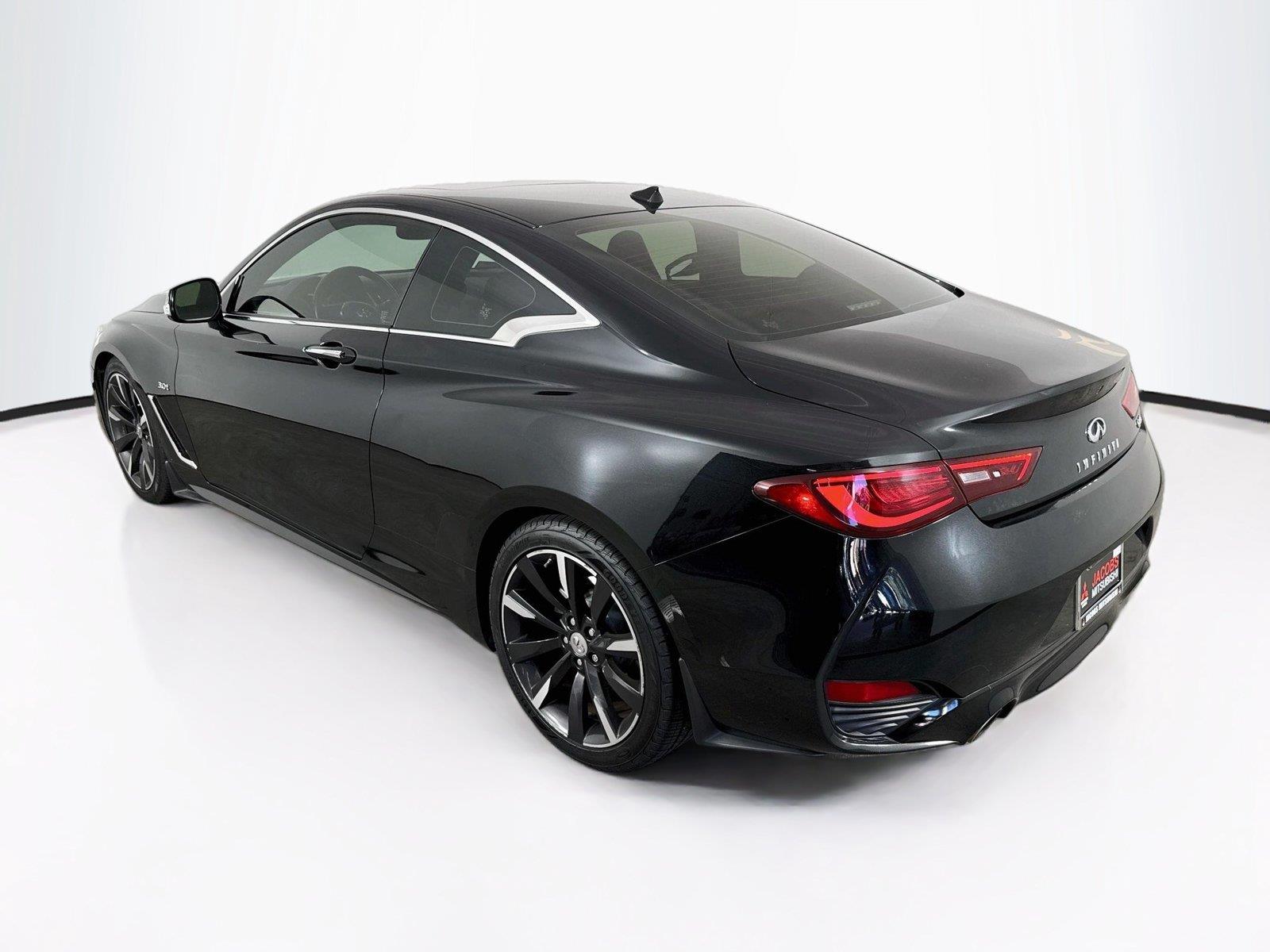2017 INFINITI Q60 photo 3