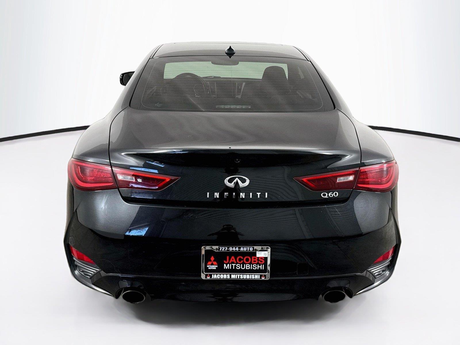 2017 INFINITI Q60 photo 4