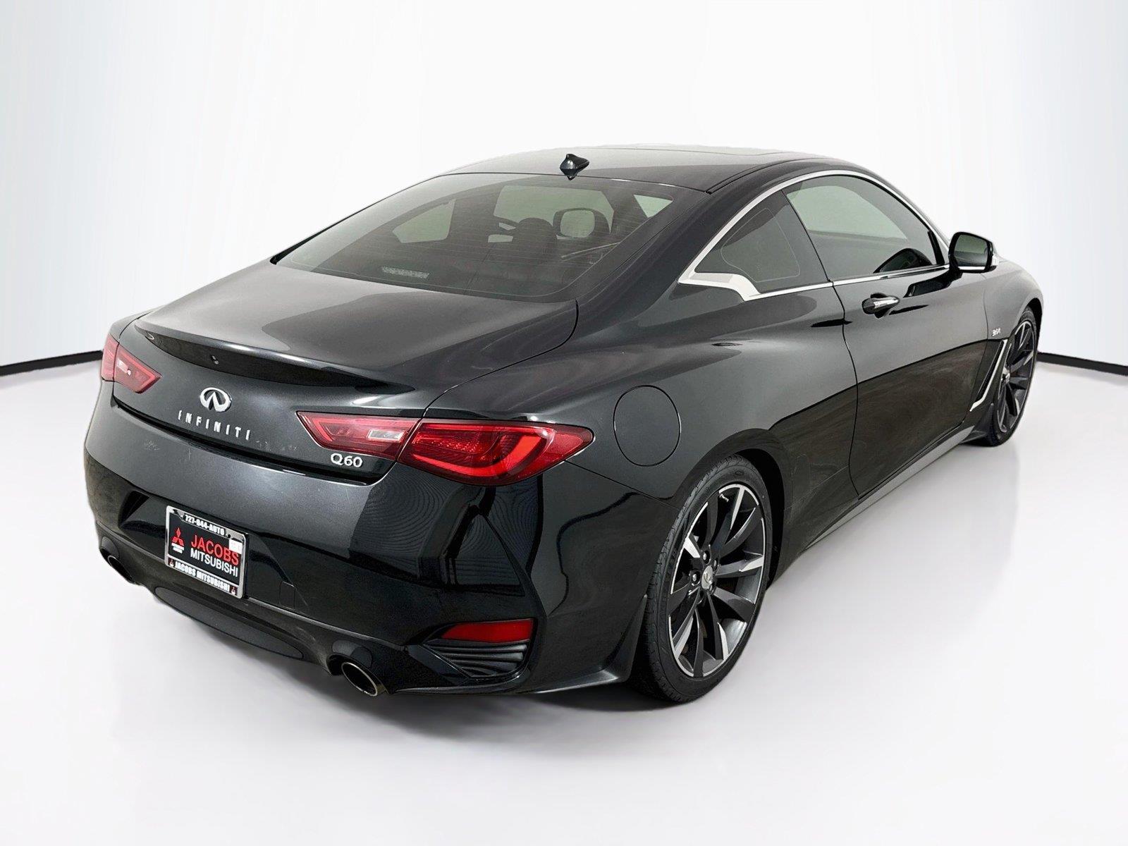2017 INFINITI Q60 photo 5