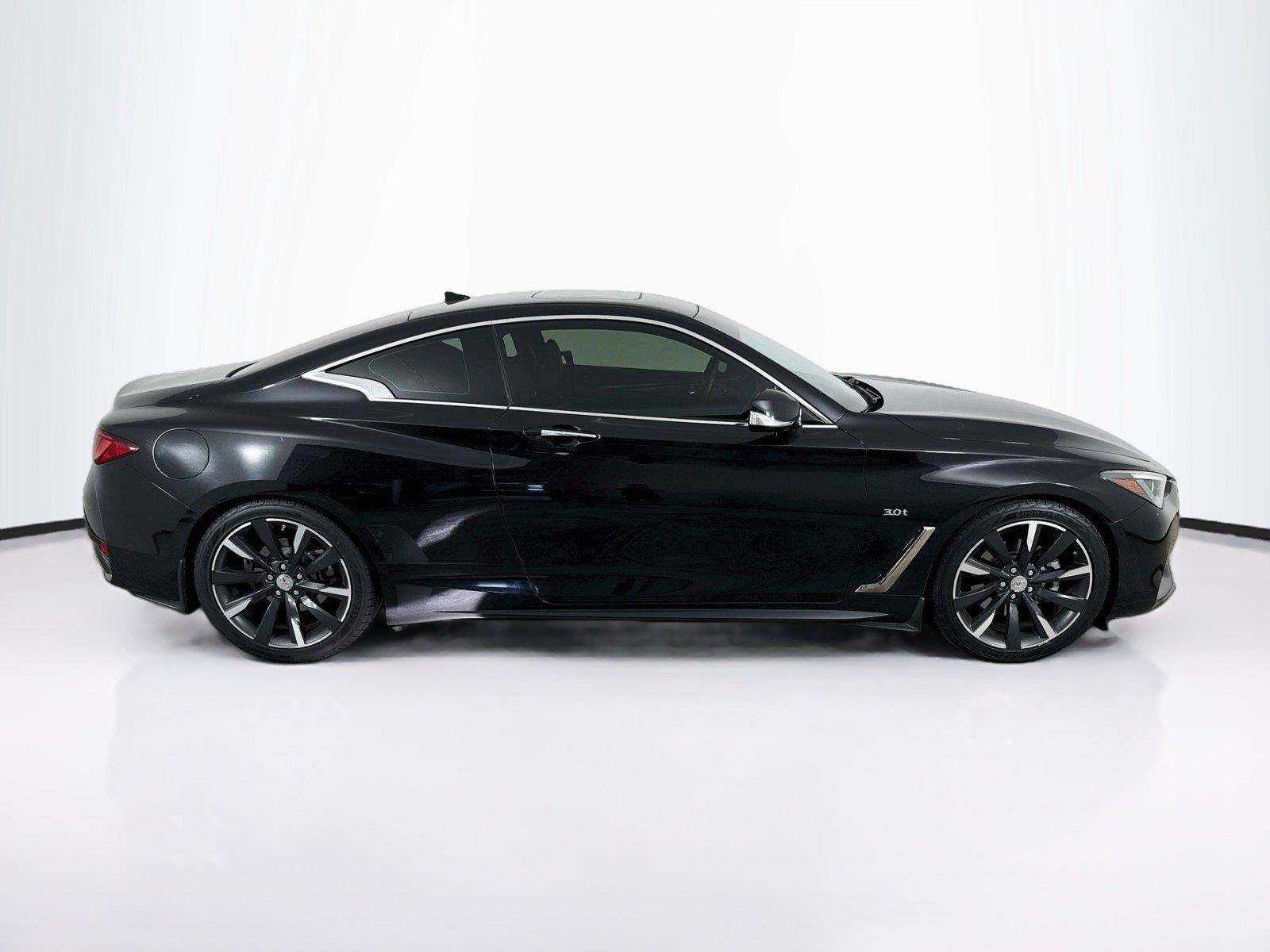 2017 INFINITI Q60 photo 6
