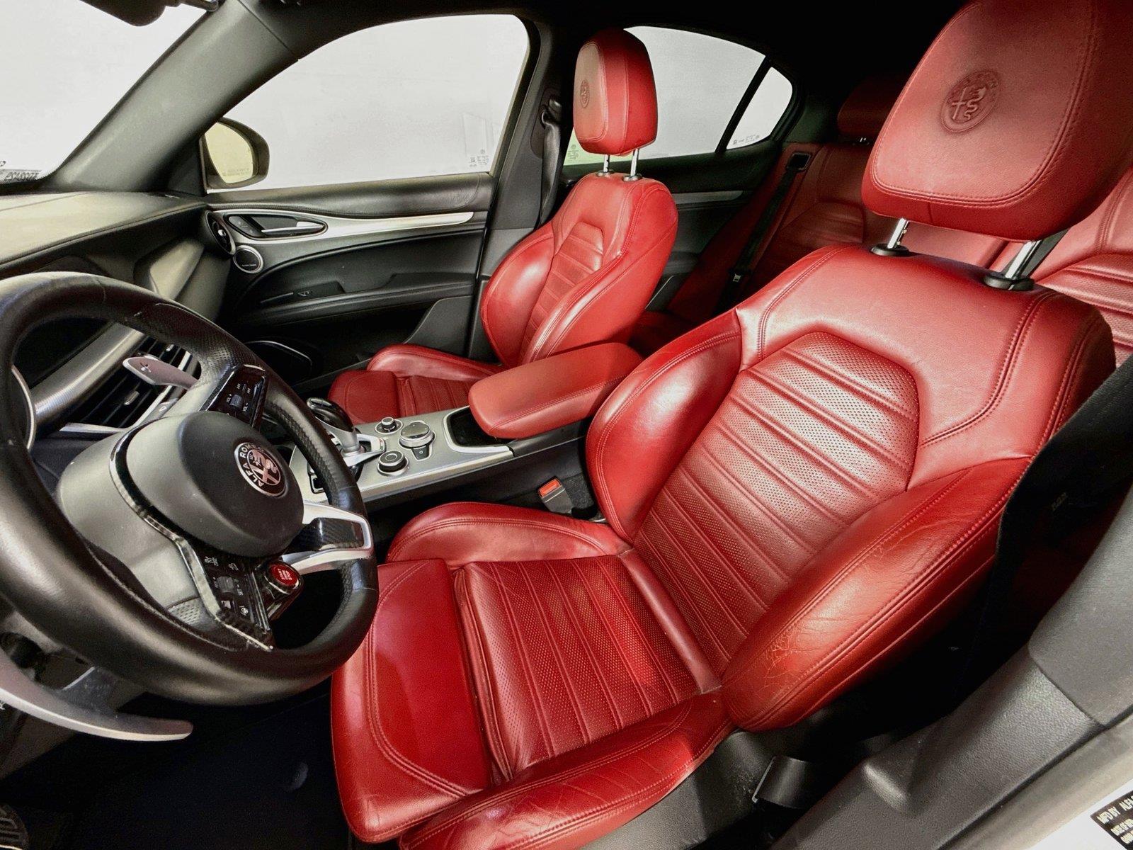 2022 Alfa Romeo Stelvio photo 9