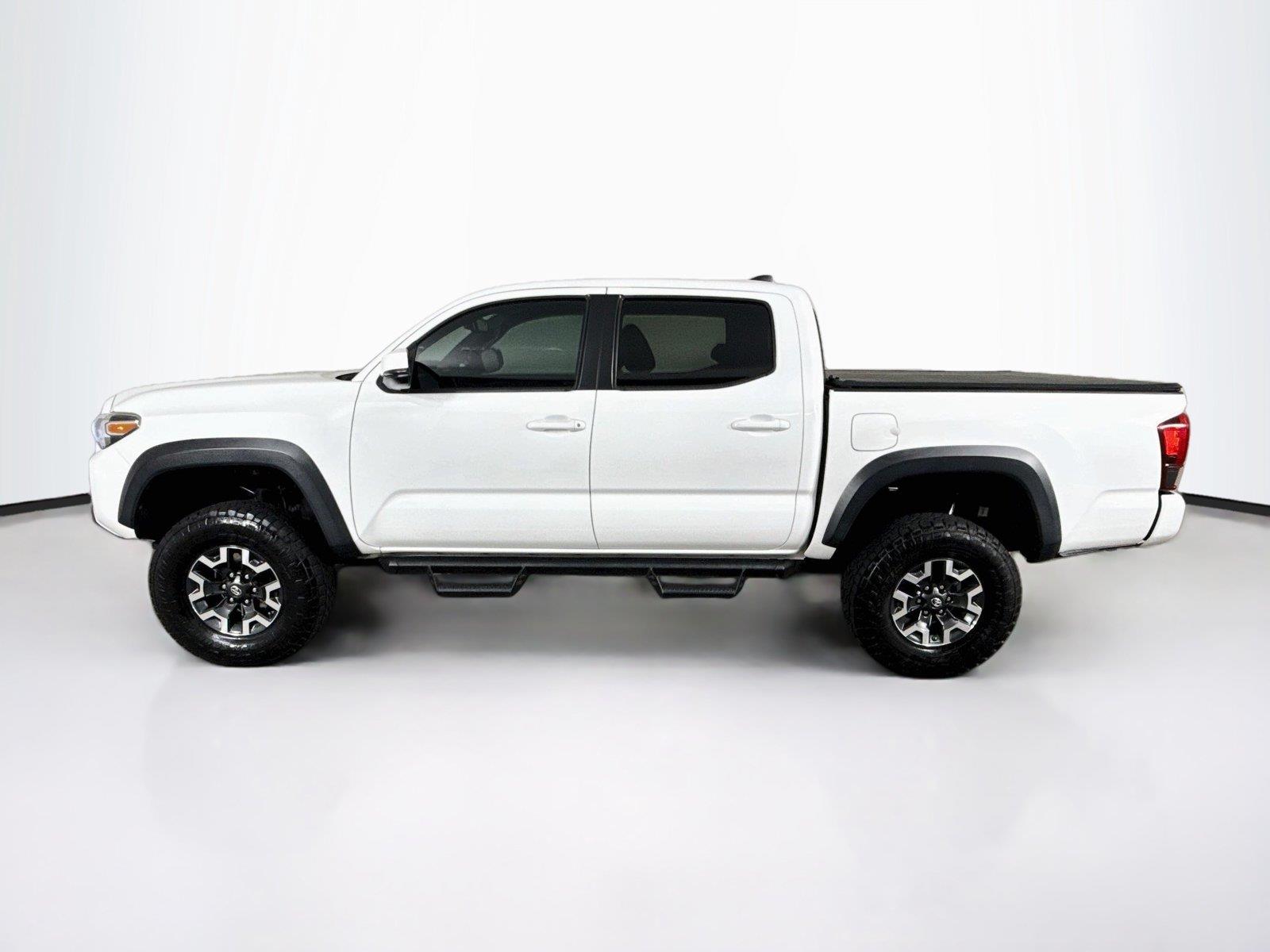2018 Toyota Tacoma photo 2