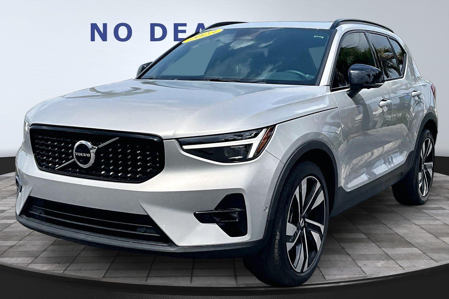 Silver Dawn Metallic 2023 Volvo XC40 B4 Ultimate Dark Theme FWD SUV / Crossover Front-Wheel Drive Automatic