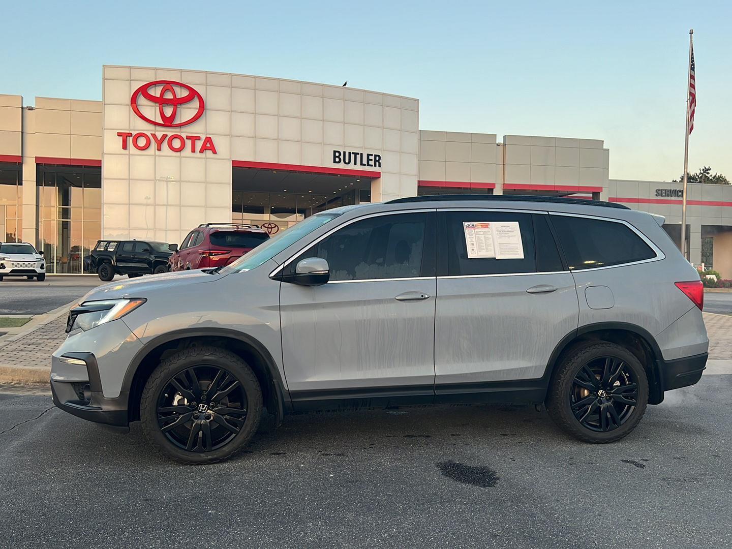 View vehicle photo 3