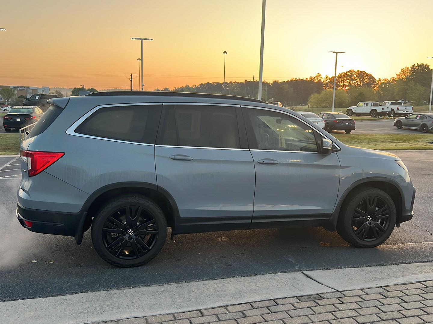 View vehicle photo 7