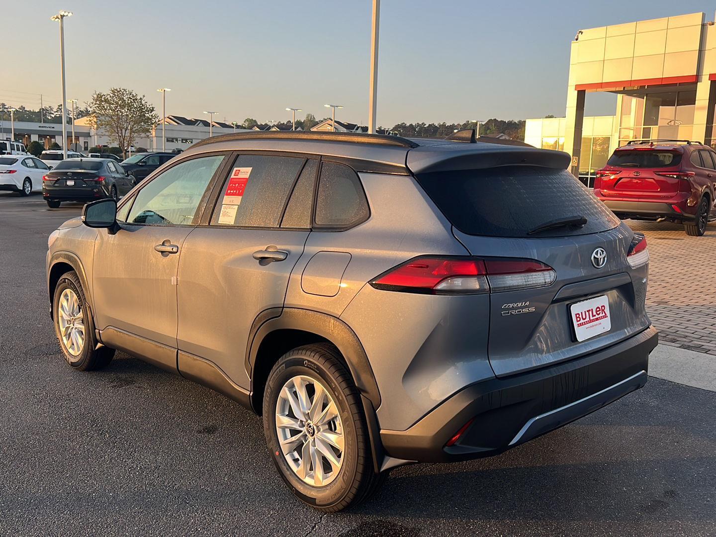 View vehicle photo 4