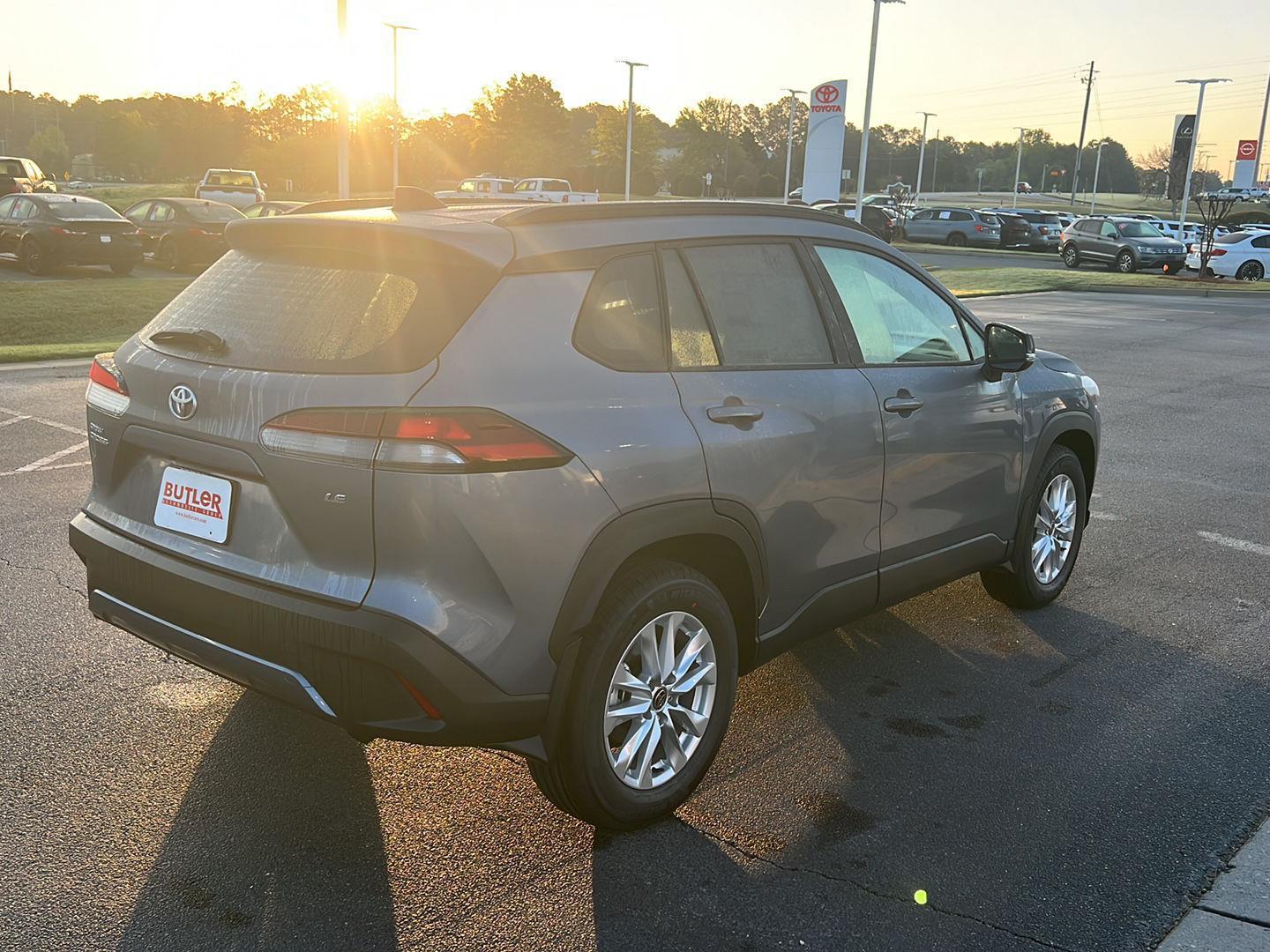 View vehicle photo 6