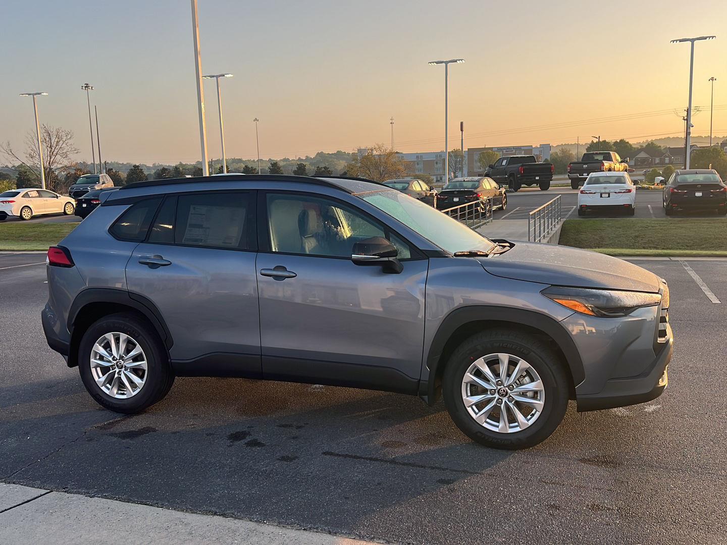 View vehicle photo 7