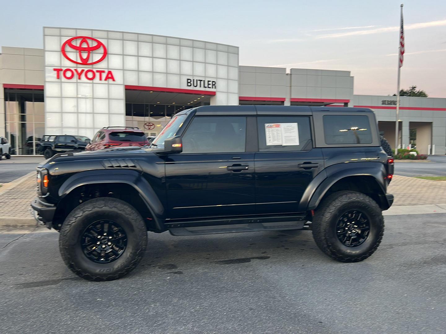 View vehicle photo 3