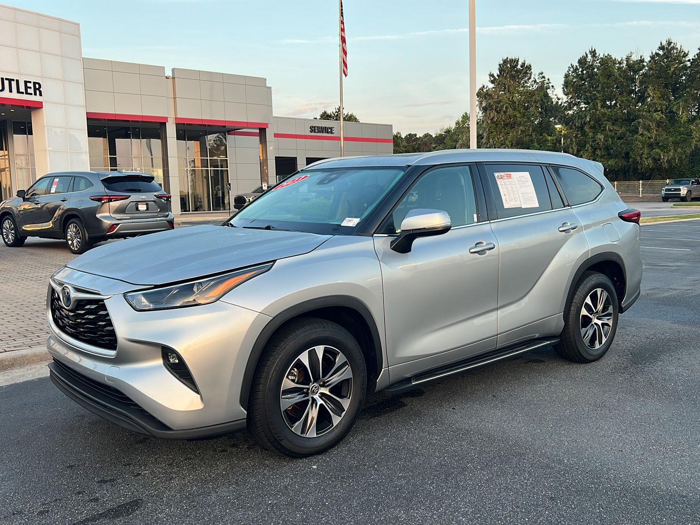 View vehicle photo 2