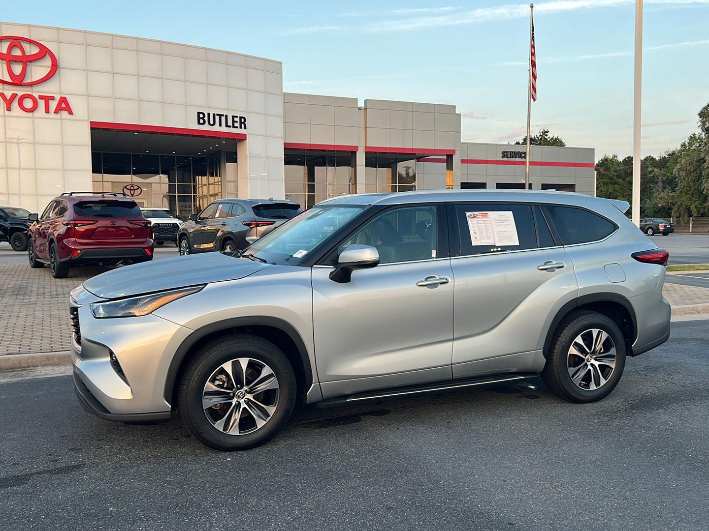 View vehicle photo 3