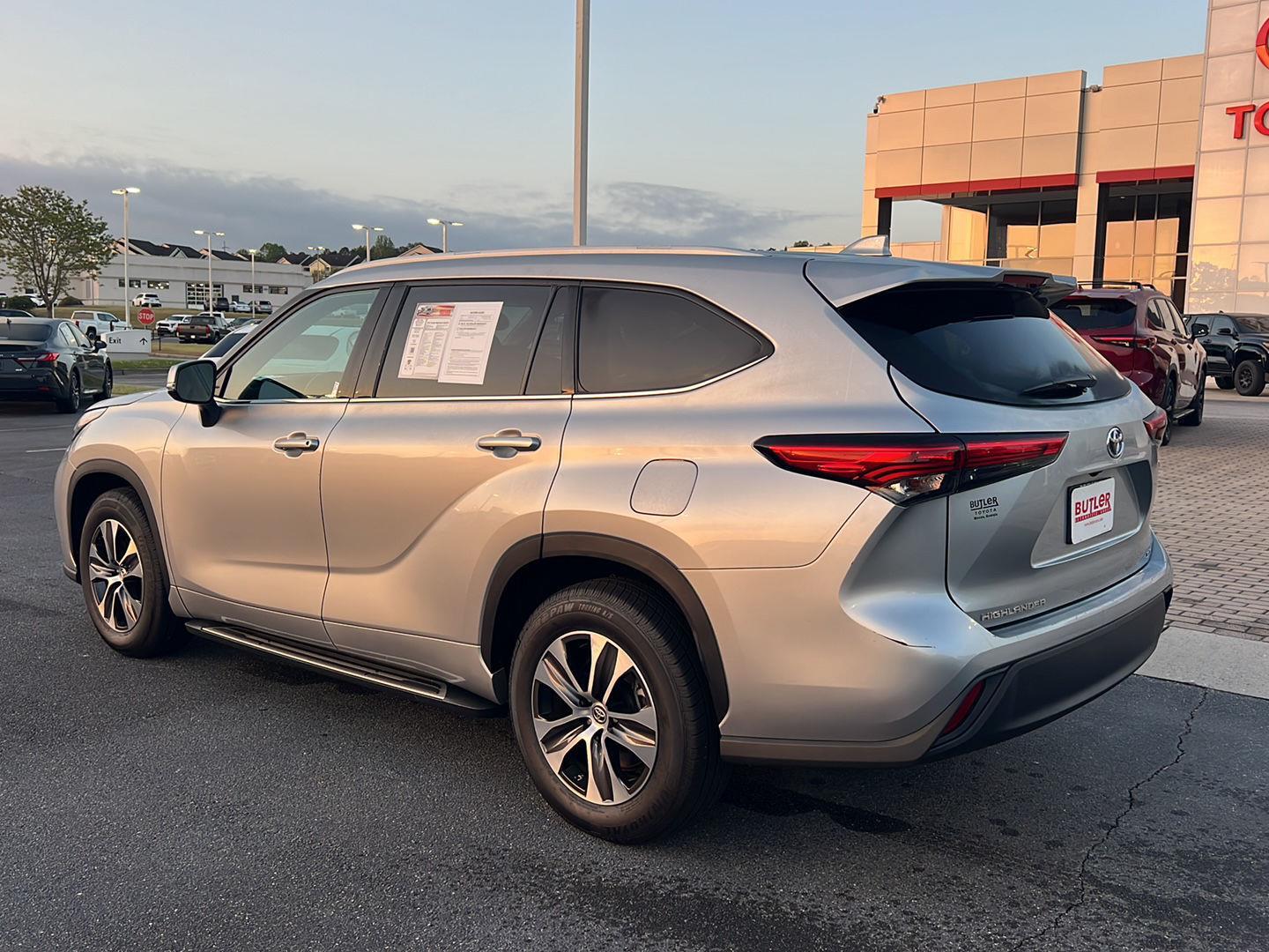 View vehicle photo 4