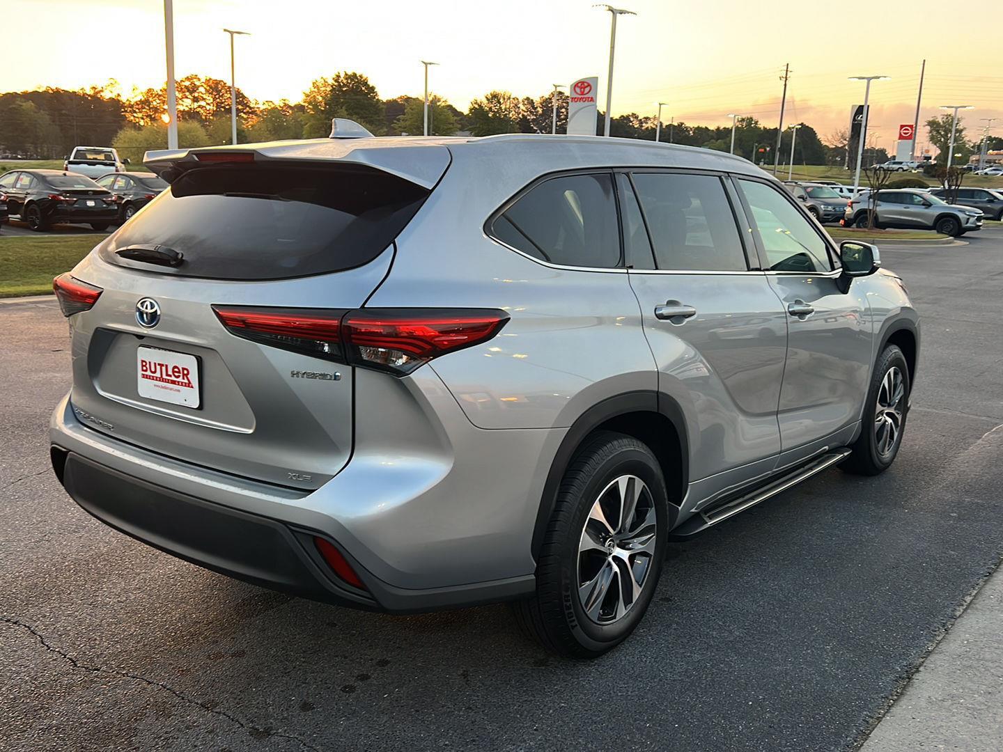 View vehicle photo 6