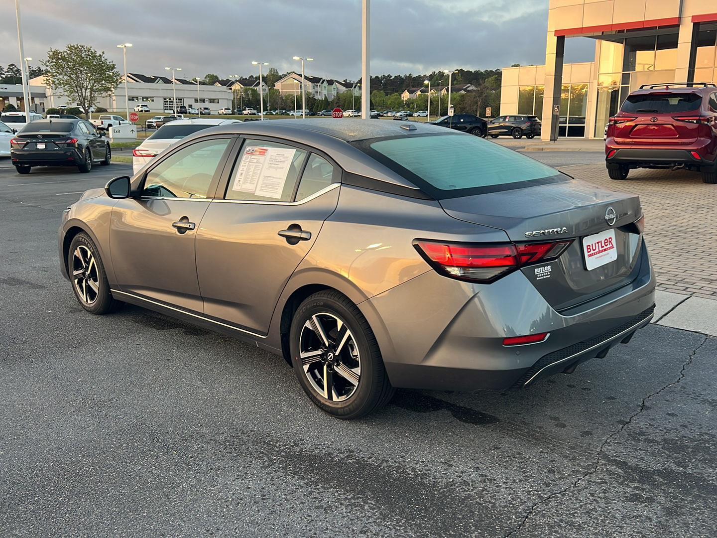 View vehicle photo 4