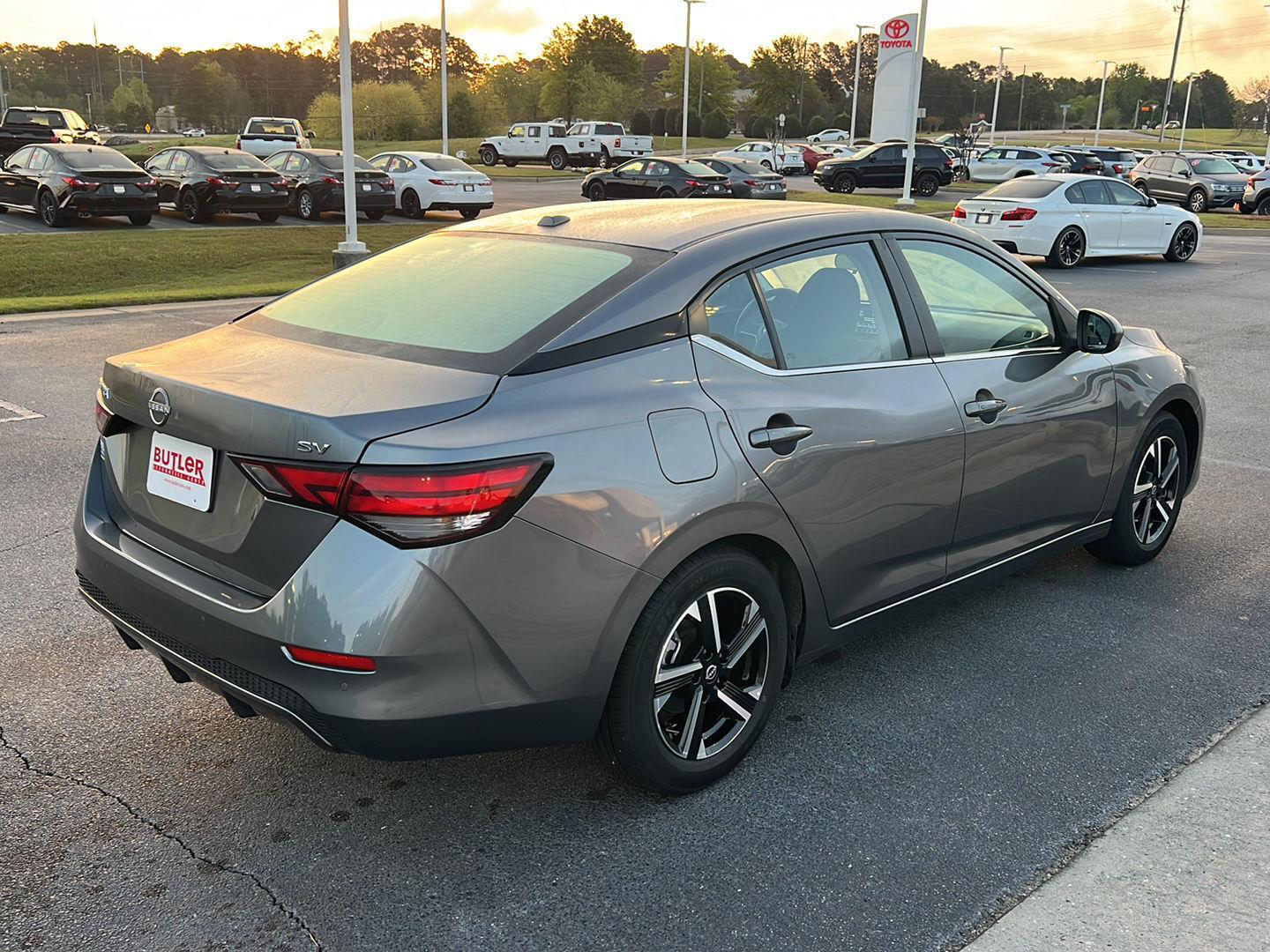 View vehicle photo 6