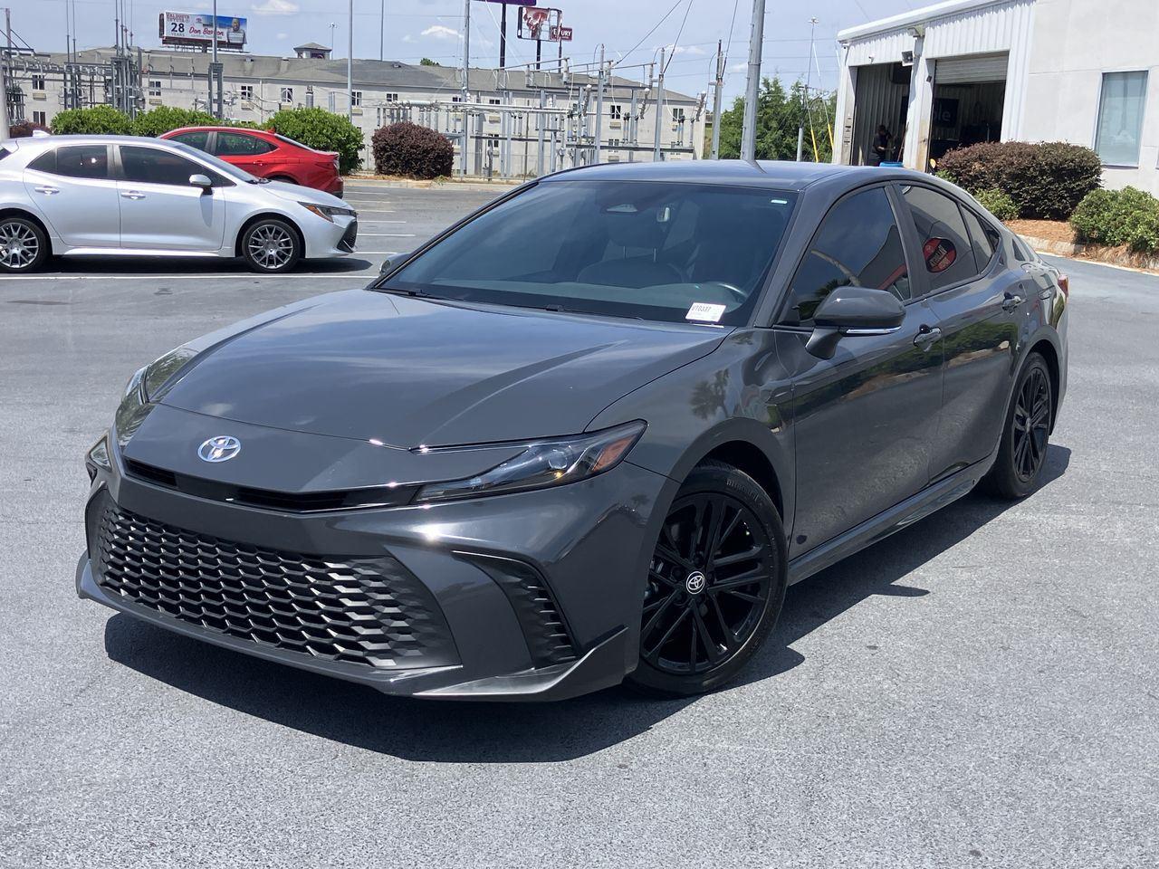 2025 Toyota Camry SE FWD