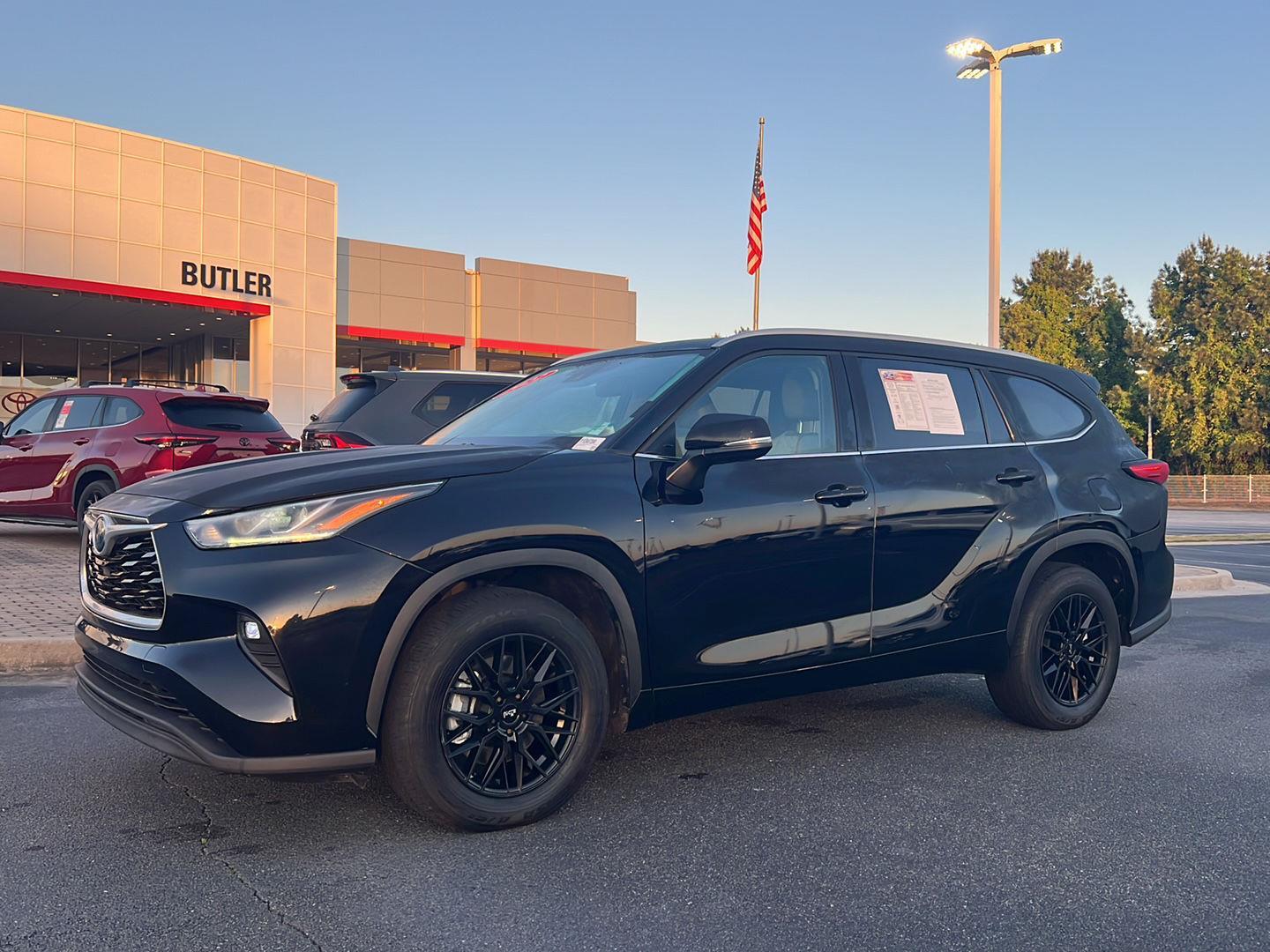 Midnight Black Metallic 2022 Toyota Highlander Hybrid Bronze Edition FWD SUV / Crossover Front-Wheel Drive Continuously Variable Transmission