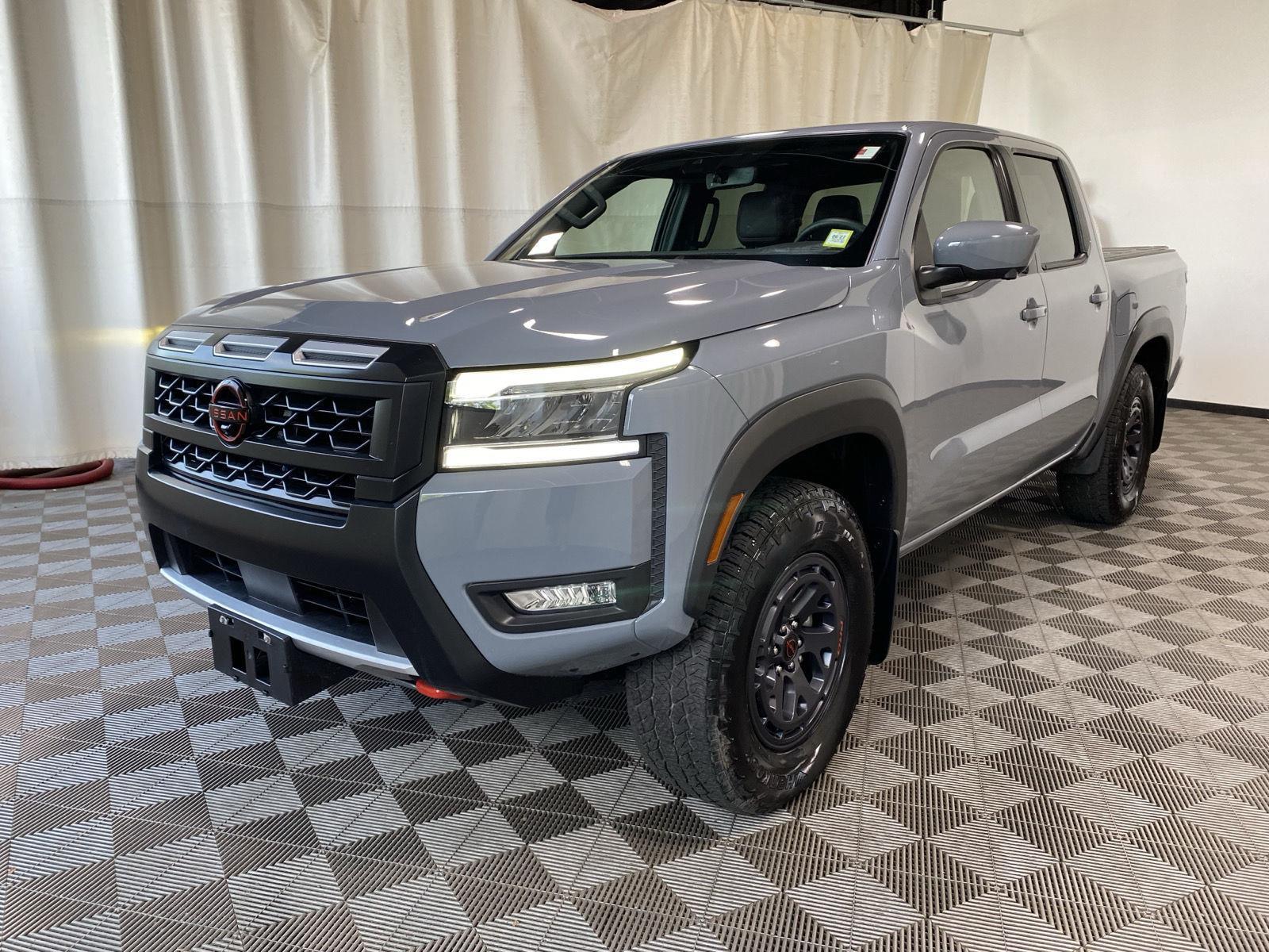 Used 2025 Boulder Gray Pearl Nissan PRO-4X image 3