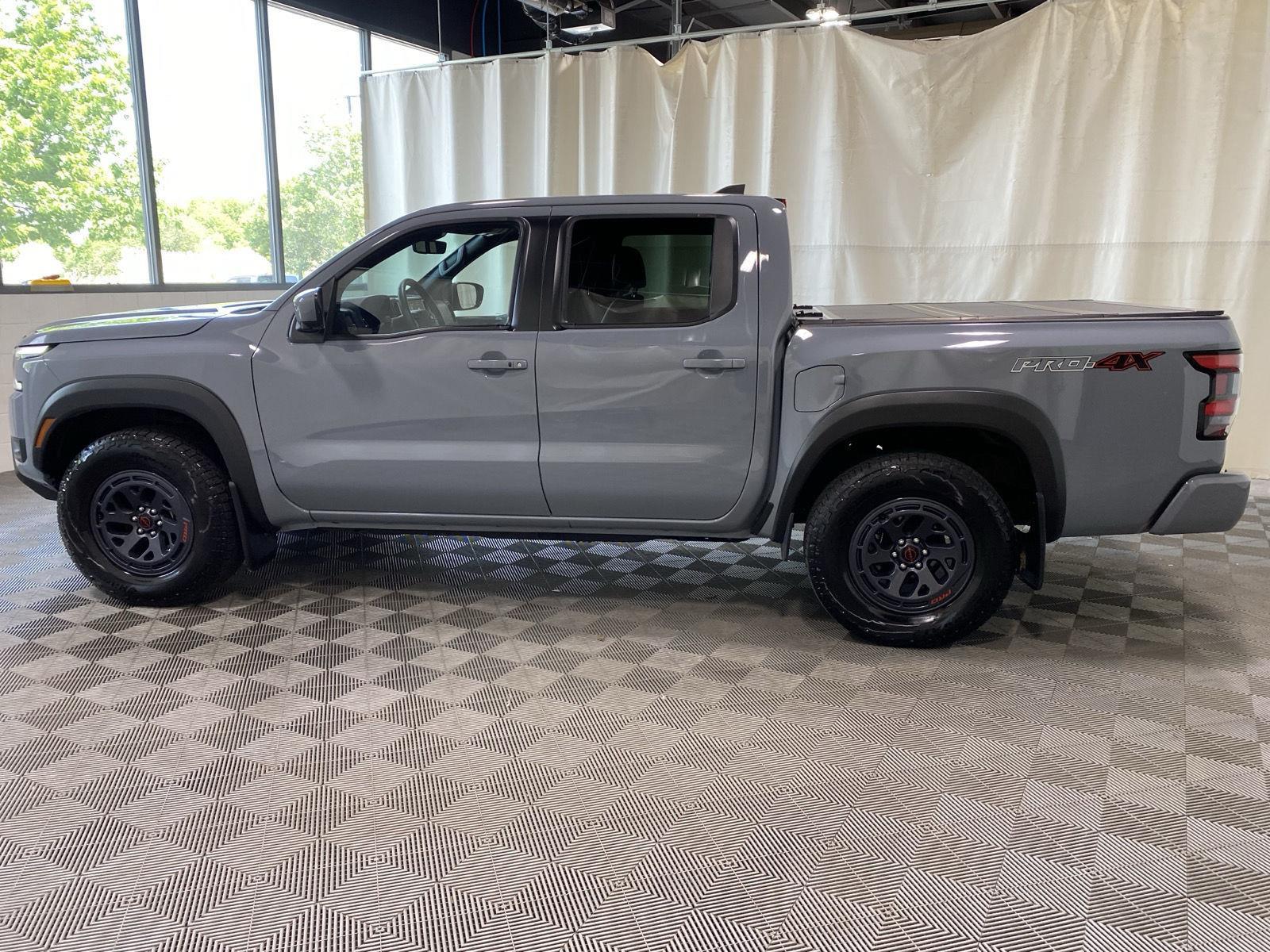 Used 2025 Boulder Gray Pearl Nissan PRO-4X image 4