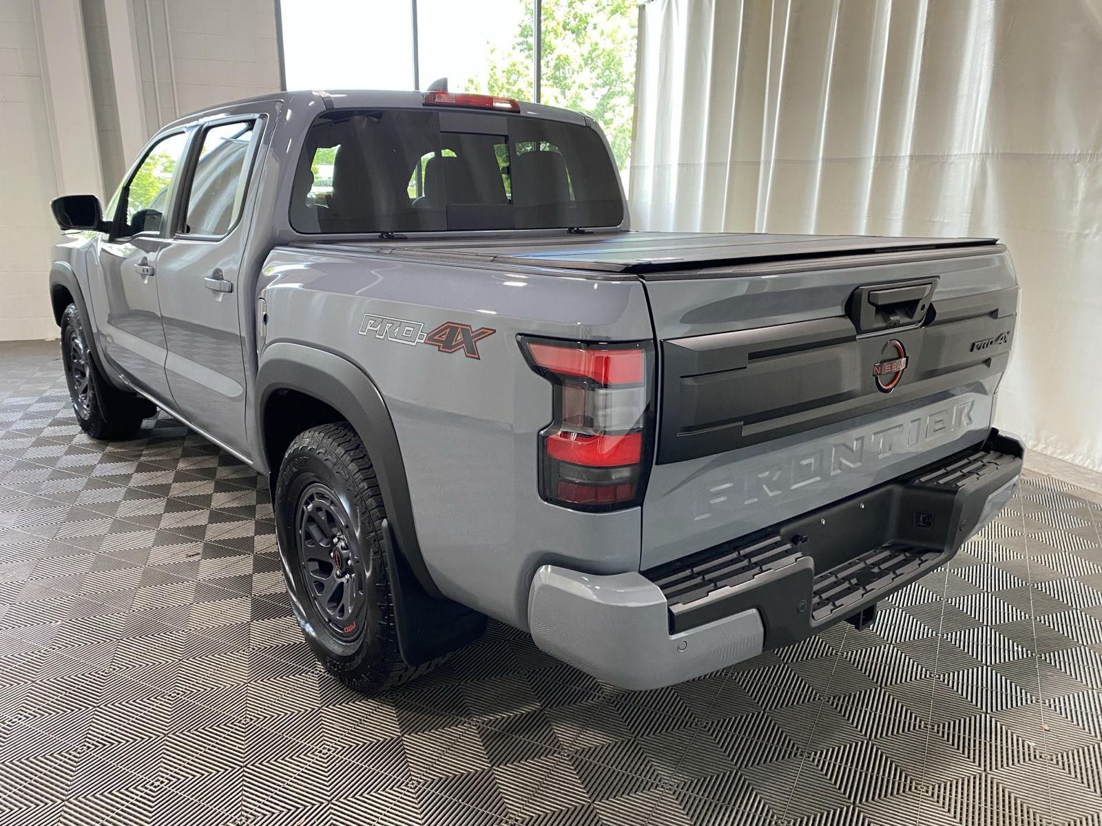 Used 2025 Boulder Gray Pearl Nissan PRO-4X image 5