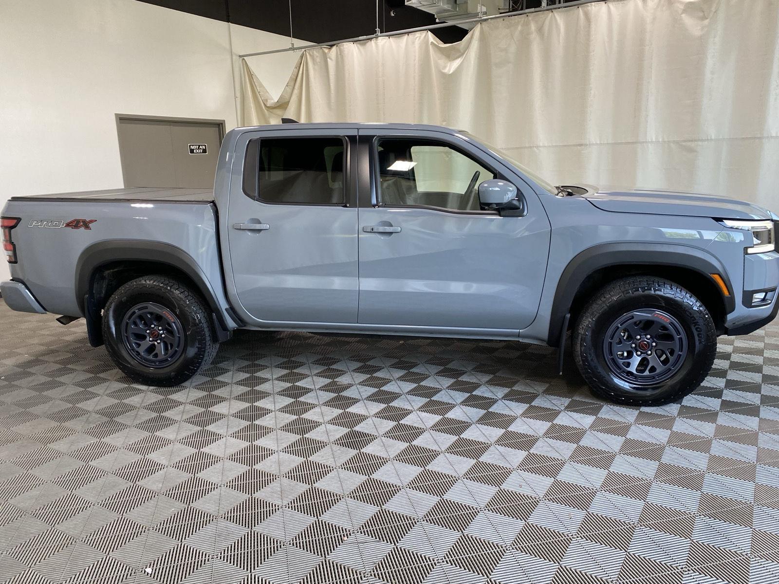Used 2025 Boulder Gray Pearl Nissan PRO-4X image 8