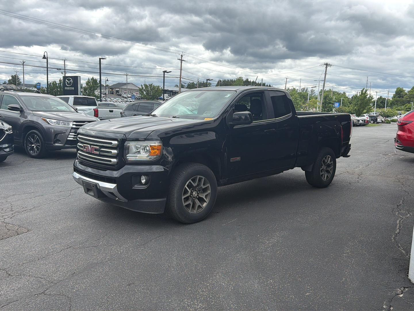 Used 2017 Onyx Black GMC 4WD SLE image 3