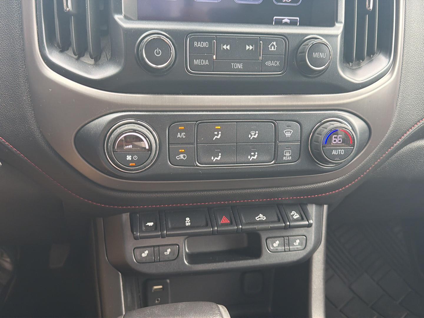 Used 2017 Onyx Black GMC 4WD SLE image 8