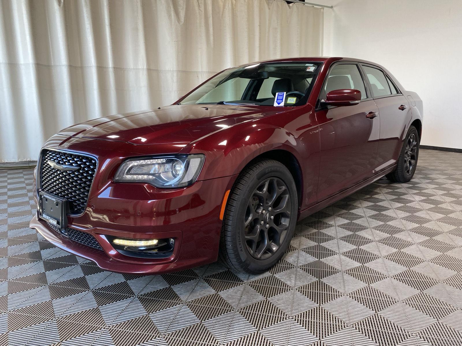 Used 2022 Velvet Red Pearlcoat Chrysler Touring L image 3